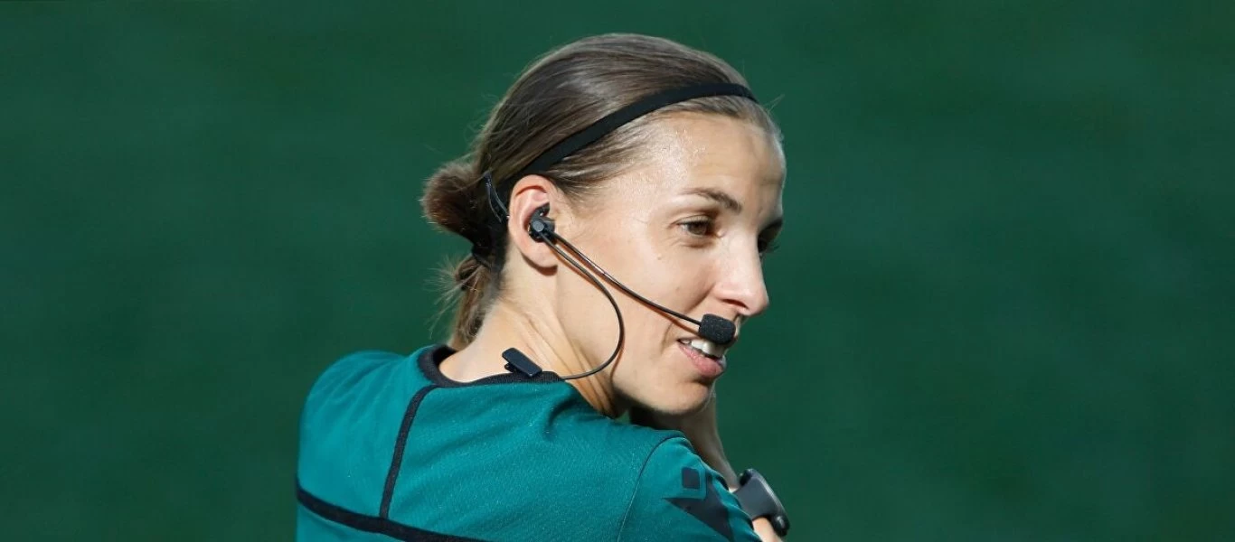 Στεφανί Φραπάρ: Αυτή είναι η πρώτη γυναίκα διαιτητής που θα σφυρίξει στο Champions League